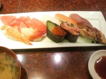 20120326-たまには外食-久しぶりにやまとで10貫のランチの寿司-全景.jpeg
